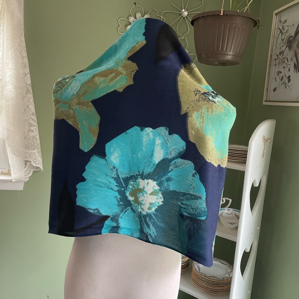 Liz Claiborne Aqua blue and green Scarf! - Picture 2 of 5